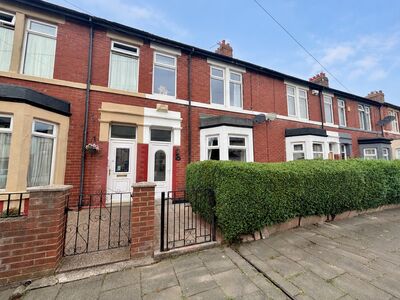3 bedroom Mid Terrace House for sale