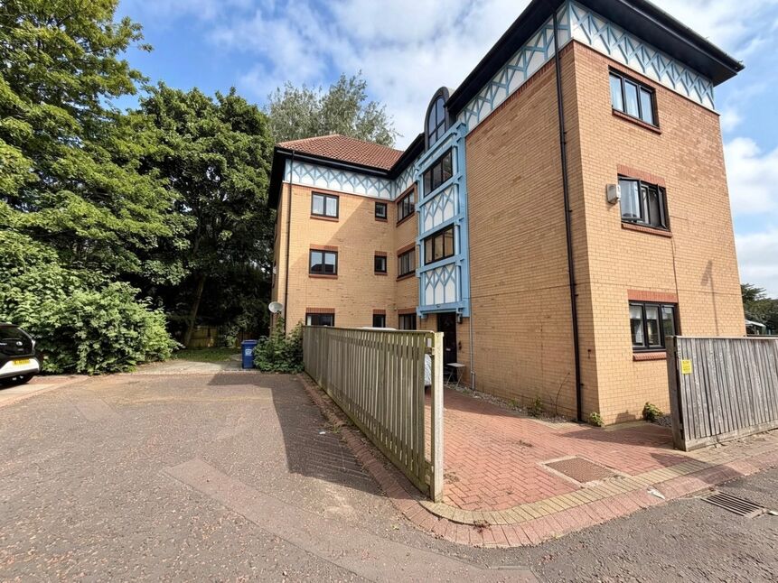 Main image of 3 bedroom Flat for sale, Witton Court, Newcastle upon Tyne, Tyne and Wear, NE3