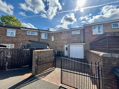3 bedroom Mid Terrace House for sale