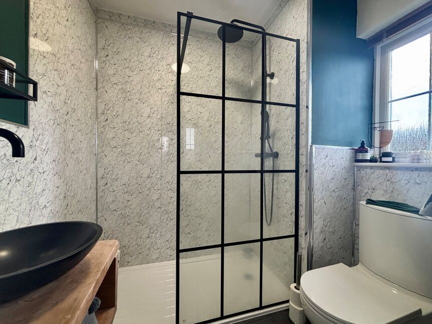 En-Suite 1