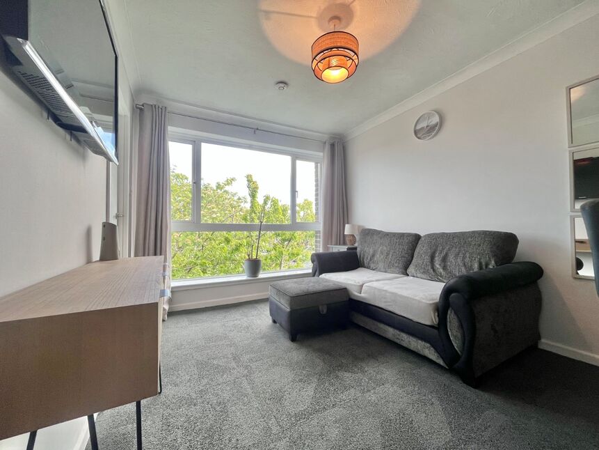 Living Room / Kitchen
