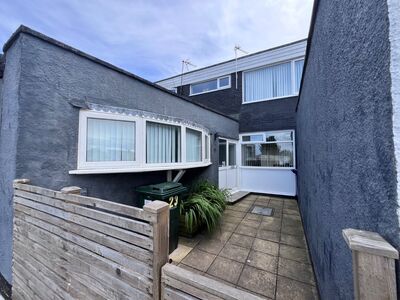 3 bedroom Mid Terrace House for sale