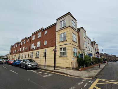 2 bedroom Flat for sale
