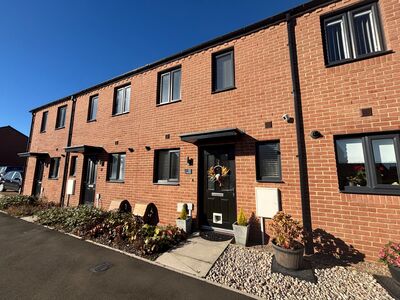 2 bedroom Mid Terrace House for sale