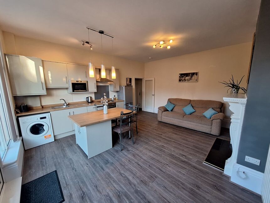 3 bedroom Semi Detached House to rent, Robert Close, Immingham, DN40 £750 pcm