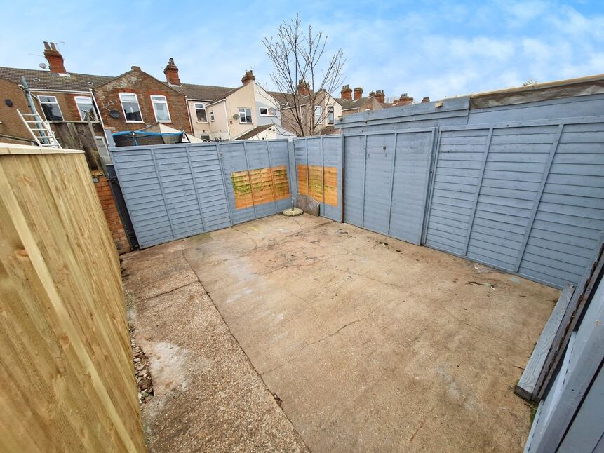 2 bedroom Mid Terrace House to rent, Lovett Street, Cleethorpes, DN35