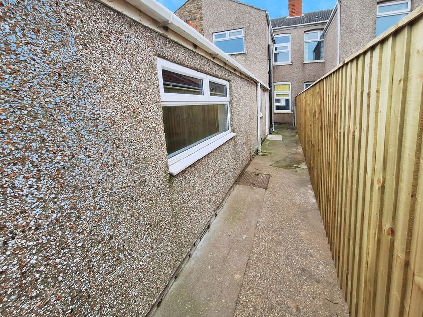 2 bedroom Mid Terrace House to rent, Lovett Street, Cleethorpes, DN35