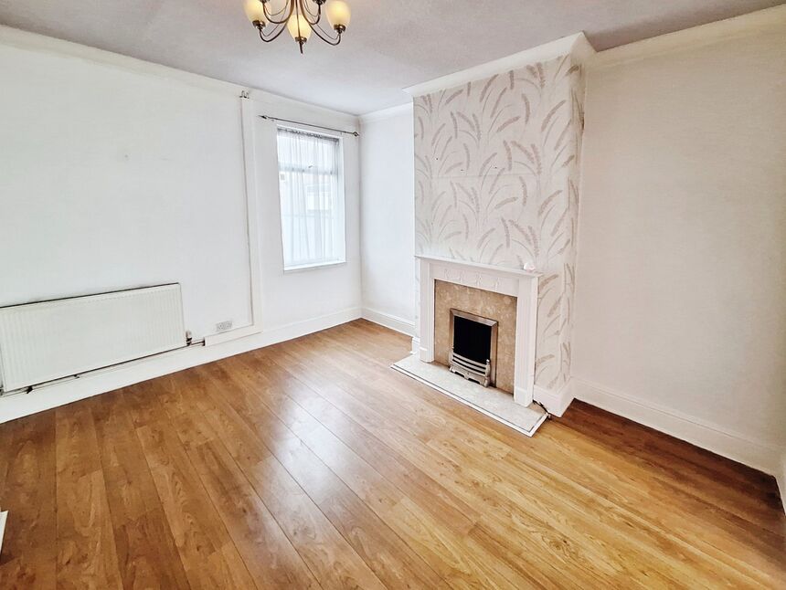 3 bedroom Mid Terrace House to rent, Patrick Street, Grimsby, DN32 £