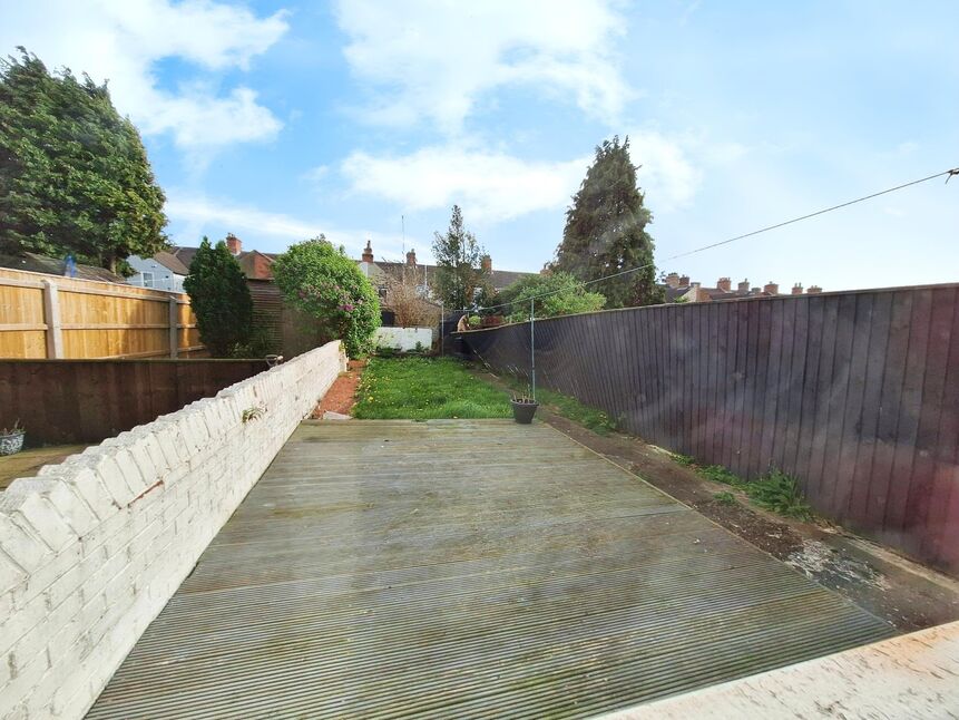 3 bedroom Mid Terrace House to rent, Patrick Street, Grimsby, DN32 £