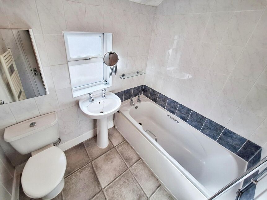 3 bedroom Mid Terrace House to rent, Patrick Street, Grimsby, DN32 £