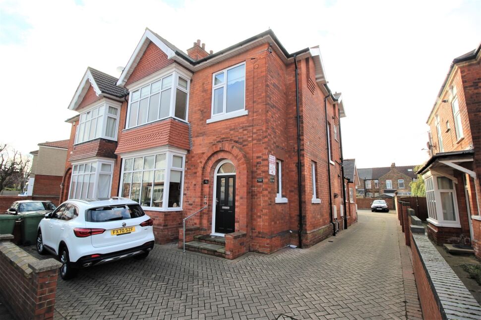Main image of 2 bedroom Flat to rent, Oxford Street, Cleethorpes, South Humberside, DN35
