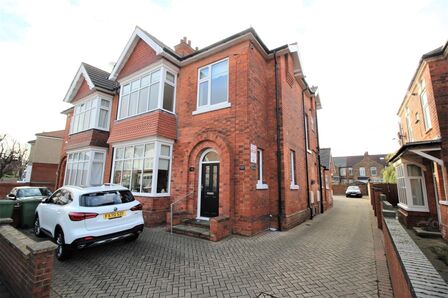 Oxford Street, 2 bedroom Flat to rent, &pound;595 pcm