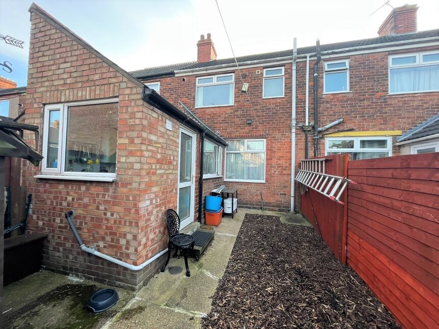 3 bedroom Mid Terrace House for sale, Spring Bank, Grimsby, DN34 £70,000