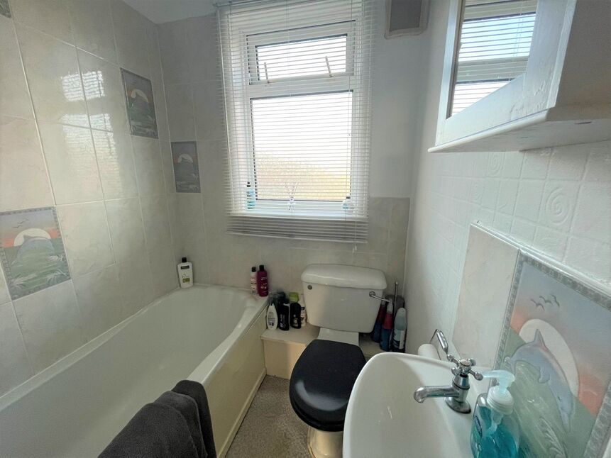 3 bedroom Mid Terrace House for sale, Spring Bank, Grimsby, DN34 £70,000