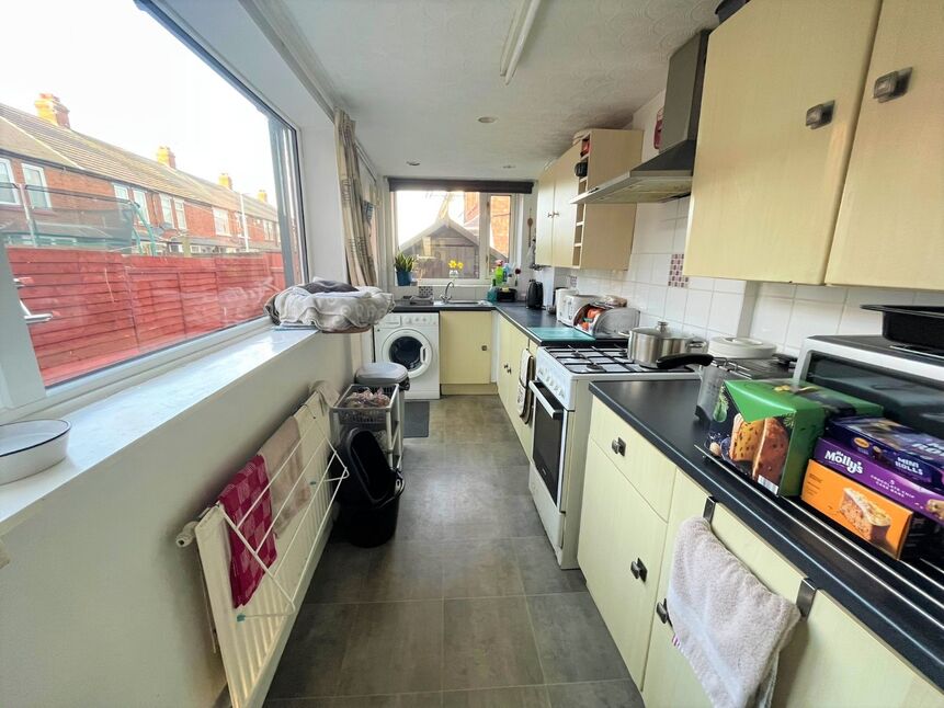 3 bedroom Mid Terrace House for sale, Spring Bank, Grimsby, DN34 £70,000