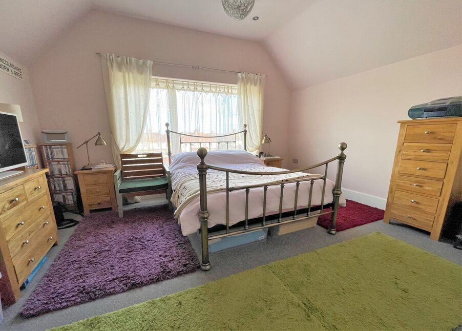 4 bedroom Mid Terrace House for sale, Suggitts Lane, Cleethorpes, DN35