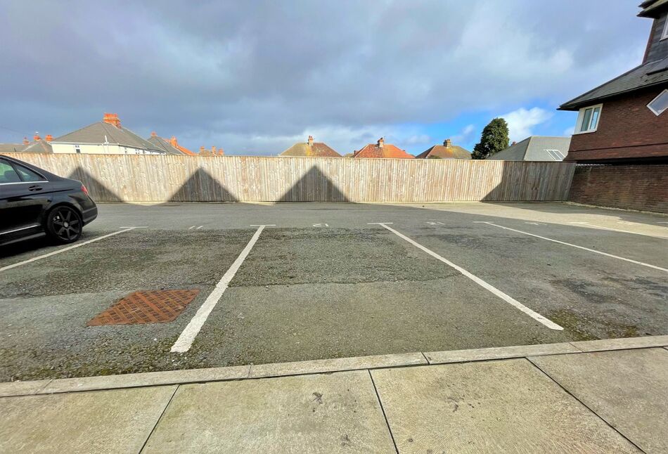 4 bedroom Mid Terrace House for sale, Suggitts Lane, Cleethorpes, DN35