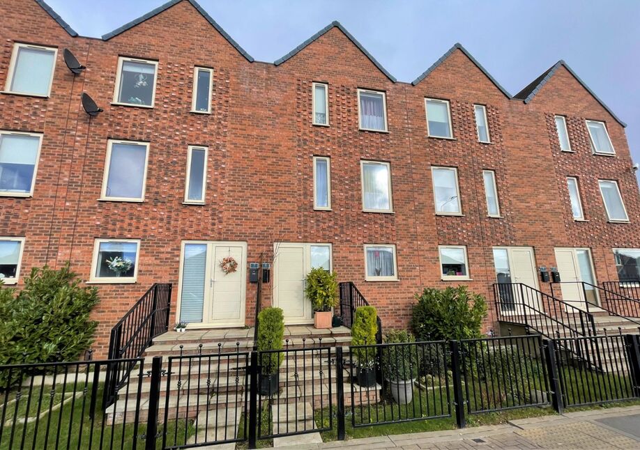 4 bedroom Mid Terrace House for sale, Suggitts Lane, Cleethorpes, DN35