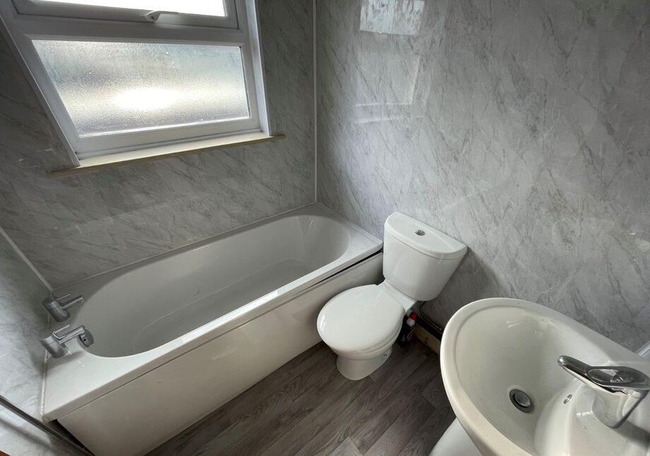 3 bedroom Mid Terrace House for sale, Spring Bank, Grimsby, DN34 £80,000