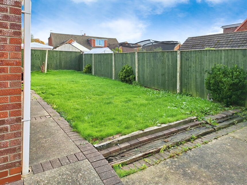 3 bedroom Semi Detached House to rent, Robert Close, Immingham, DN40 £850 pcm