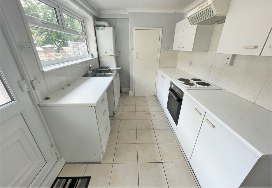 2 bedroom Mid Terrace House for sale, Armstrong Street, Grimsby, DN31