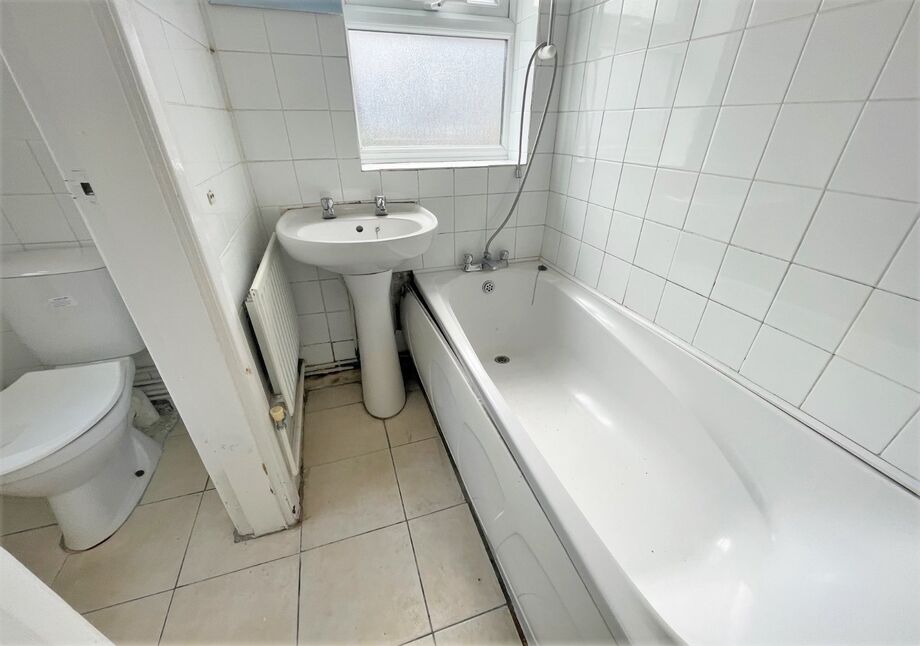 2 bedroom Mid Terrace House for sale, Armstrong Street, Grimsby, DN31