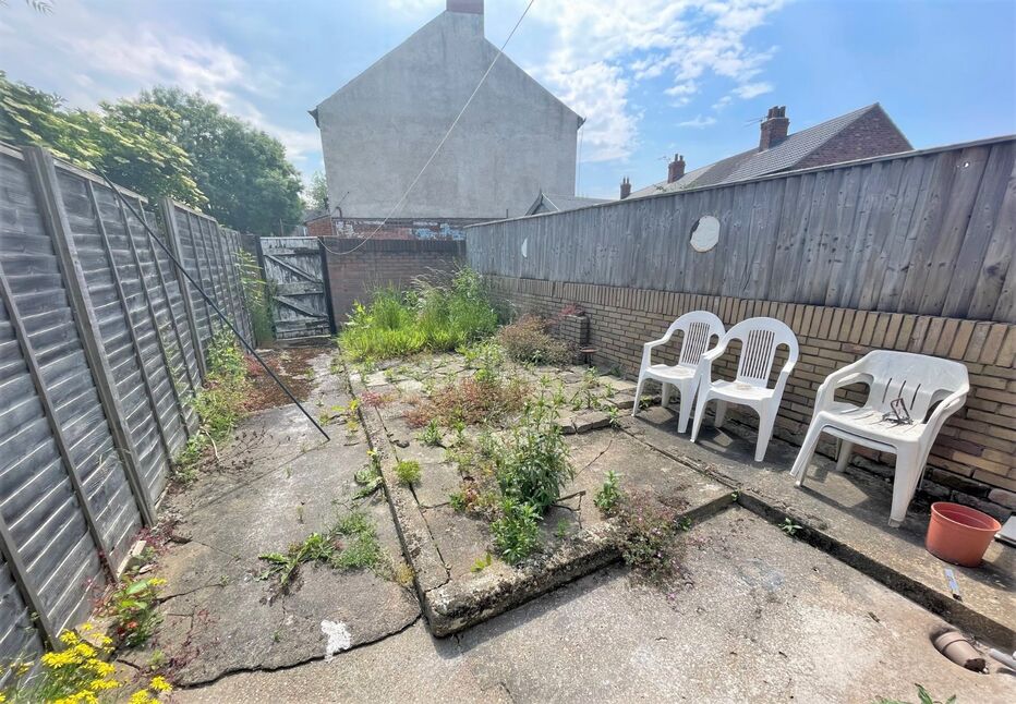 2 bedroom Mid Terrace House for sale, Armstrong Street, Grimsby, DN31