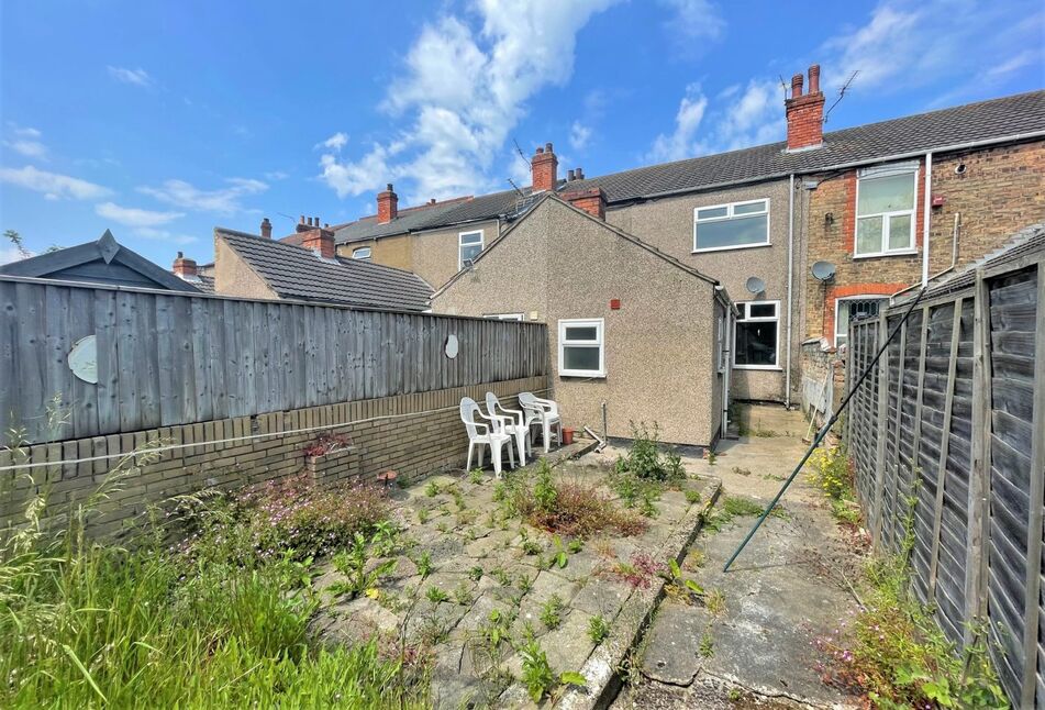 2 bedroom Mid Terrace House for sale, Armstrong Street, Grimsby, DN31