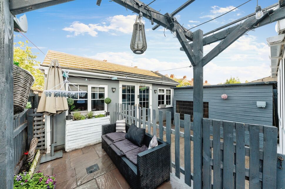 3 bedroom End Terrace House for sale, Henry Street, Grimsby, DN31 £