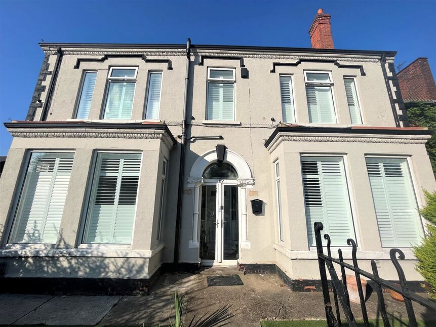 6 bedroom Detached House for sale, Roberts Street, Grimsby, DN32 £265,000