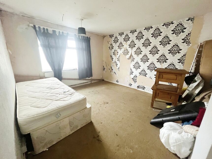 3 bedroom Semi Detached House for sale, Carnforth Crescent, Grimsby, DN34 £74,500