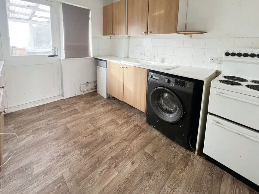 3 bedroom Semi Detached House for sale, Carnforth Crescent, Grimsby, DN34 £74,500