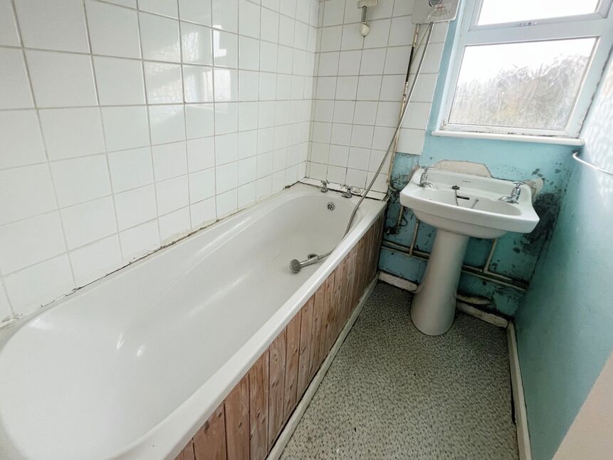 3 bedroom Semi Detached House for sale, Carnforth Crescent, Grimsby, DN34 £74,500