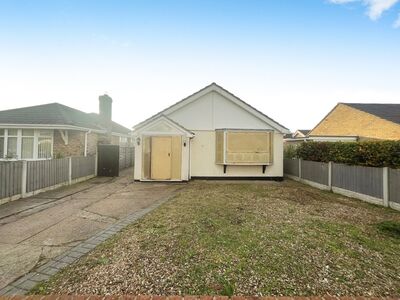 Whitehall Road, 3 bedroom Detached Bungalow for sale, £180,000
