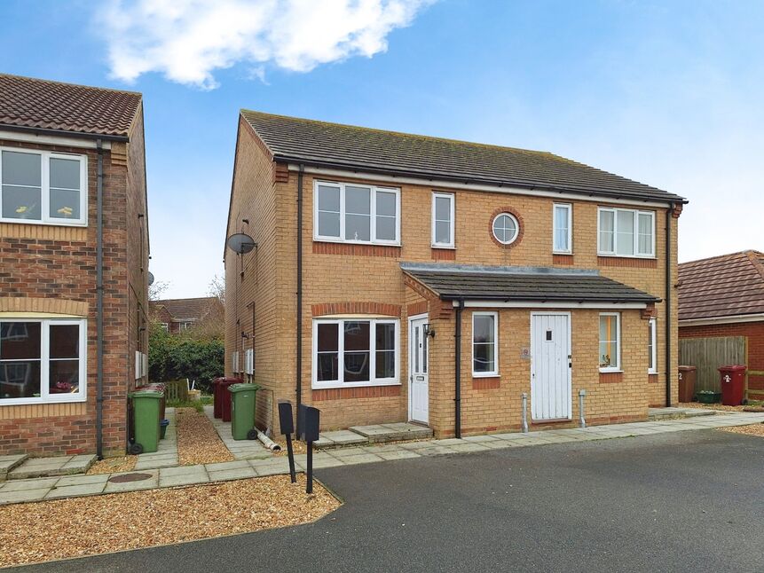 3 bedroom Semi Detached House to rent, Robert Close, Immingham, DN40