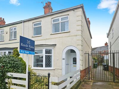 Elm Avenue, 3 bedroom Semi Detached House for sale, £130,000