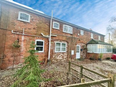 Holton Road, 3 bedroom  Flat for sale, £150,000