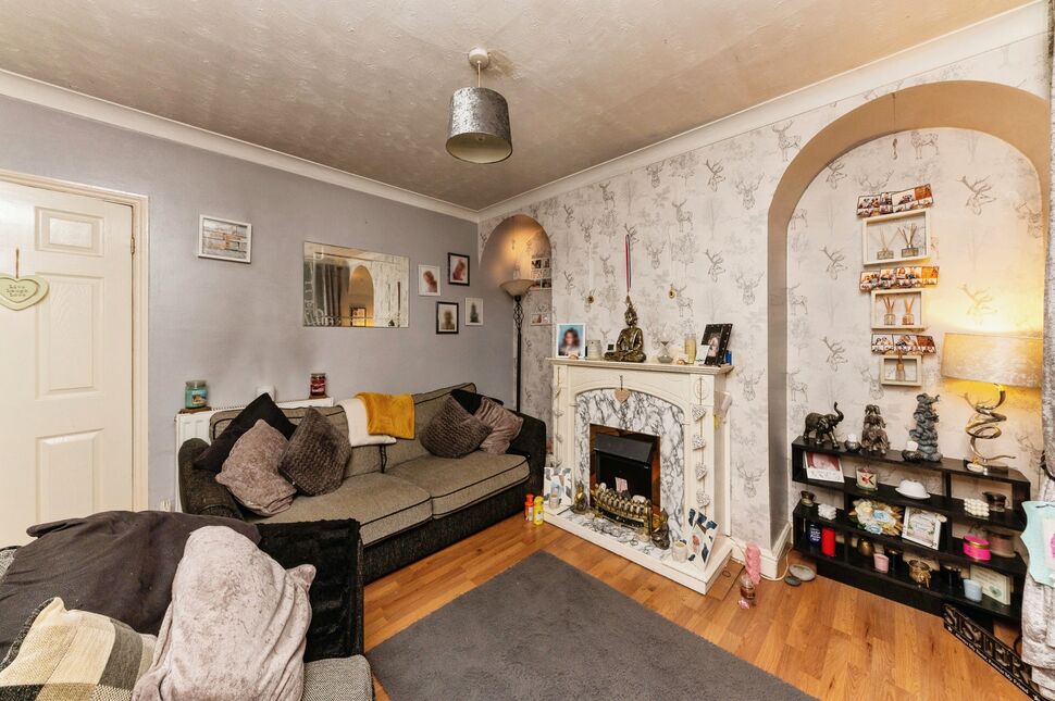 3 bedroom Mid Terrace House for sale, Spring Bank, Grimsby, DN34 £74,995