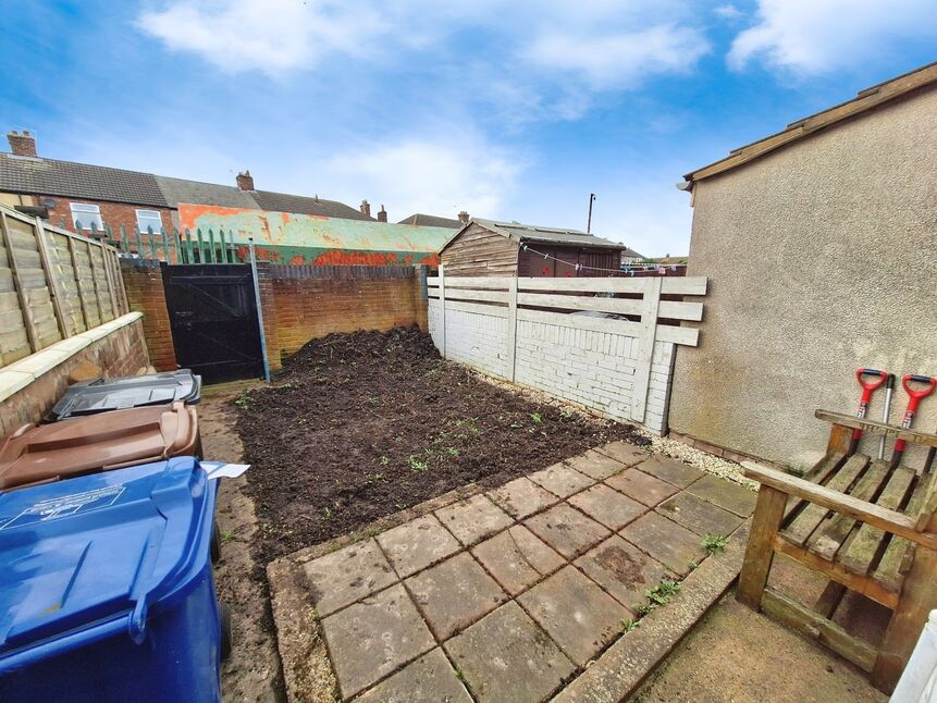 2 bedroom Mid Terrace House to rent, Joseph Street, Grimsby, DN31 £