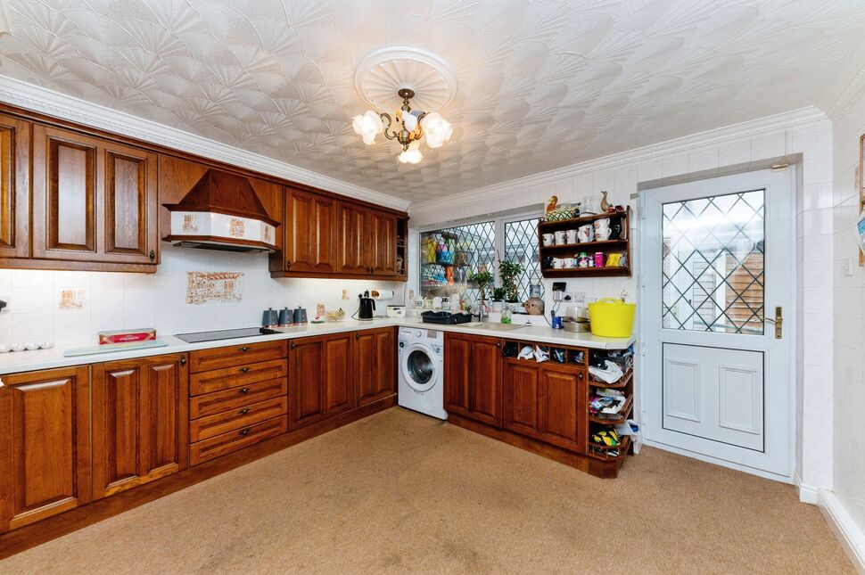 3 bedroom Detached House for sale, Heron Way, HoltonleClay, DN36 £