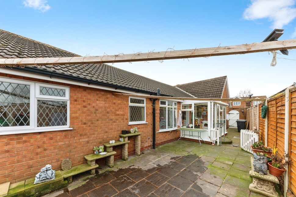 3 bedroom Detached House for sale, Heron Way, HoltonleClay, DN36 £