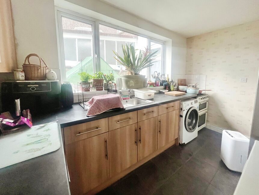 2 bedroom Mid Terrace House for sale, Armstrong Street, Grimsby, DN31