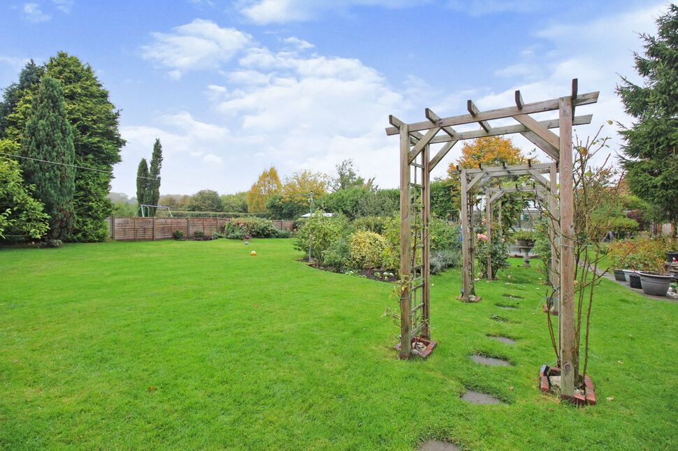 5 bedroom Detached House for sale, Chapel Lane, Swallow, LN7 £480,000