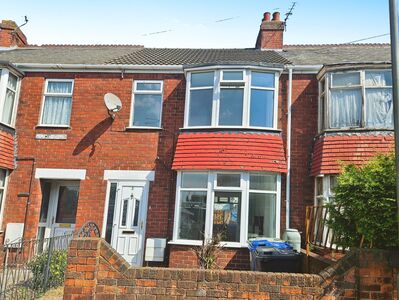 Mill Avenue, Mid Terrace House to rent, £650 pcm