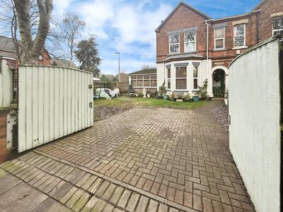 2 bedroom End Terrace House for sale