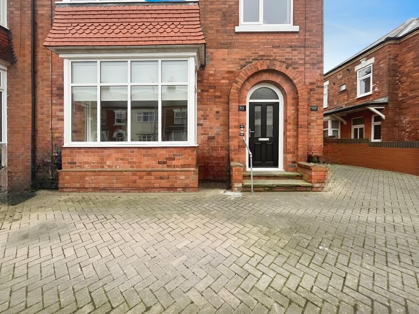 Main image of 2 bedroom  Flat to rent, Oxford Street, Cleethorpes, Lincolnshire, DN35