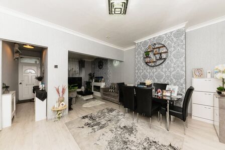 Gilbey Road, 3 bedroom End Terrace House for sale, £85,000