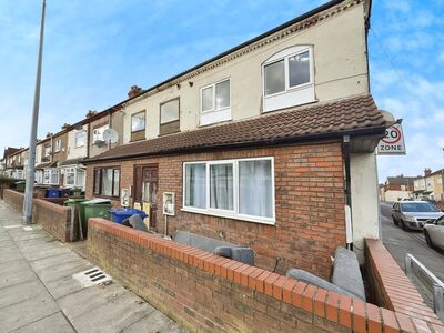 Wellington Court, 1 bedroom  Flat for sale, £22,500
