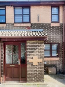 2 bedroom Mid Terrace House to rent