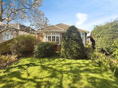 St. Giles Avenue, 2 bedroom Detached Bungalow for sale, £190,000